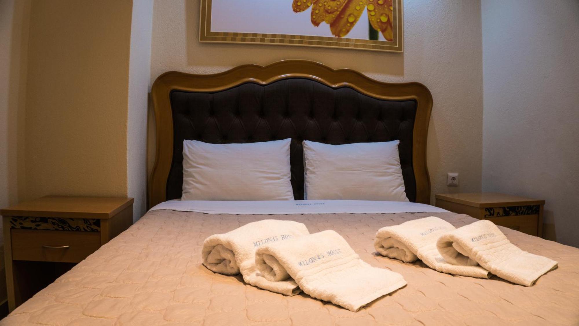 Milonas House Apartments Paralia Dionysiou Ngoại thất bức ảnh